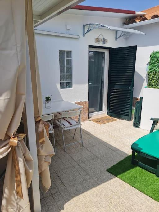 "Linda'S Guest House" Beach House With Private Patio & Hot Tub, 3 Min From The Beach Costa de Caparica Kültér fotó