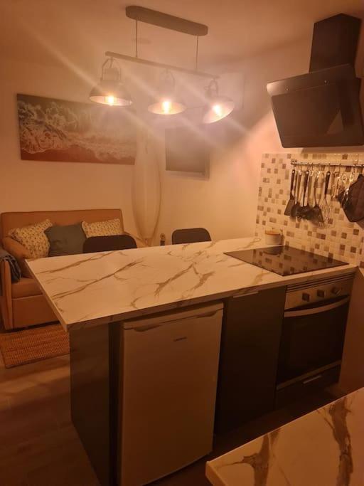 "Linda'S Guest House" Beach House With Private Patio & Hot Tub, 3 Min From The Beach Costa de Caparica Kültér fotó