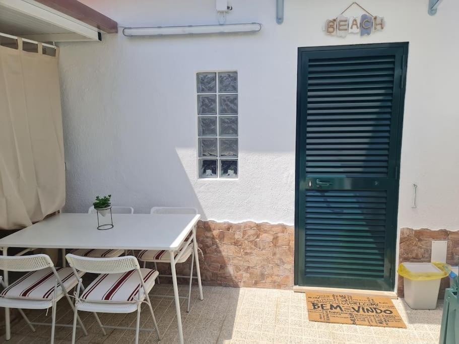 "Linda'S Guest House" Beach House With Private Patio & Hot Tub, 3 Min From The Beach Costa de Caparica Kültér fotó