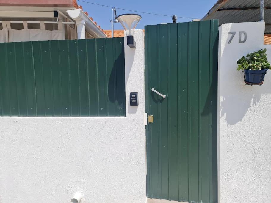 "Linda'S Guest House" Beach House With Private Patio & Hot Tub, 3 Min From The Beach Costa de Caparica Kültér fotó